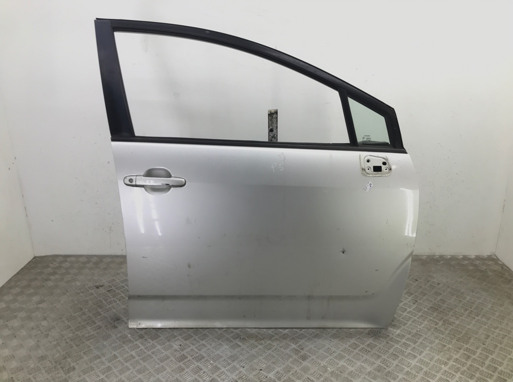 Дверь передняя правая для Toyota Corolla Verso, 2006 г. 2.2 D-4D дизель б/у