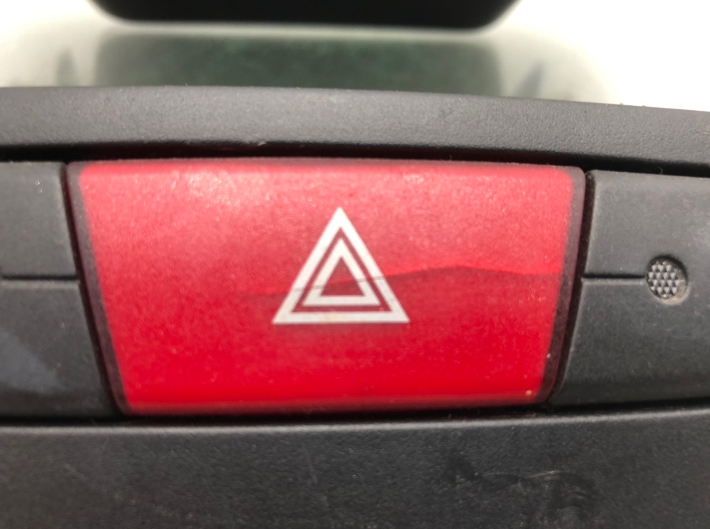 Кнопка аварийной сигнализации для Toyota Aygo, 2010 г. 1.0 i бензин б/у — фото 4