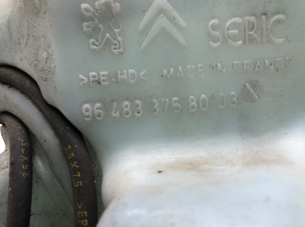 Бачок омывателя для Peugeot 207, 2011 г. 1.6 HDi дизель б/у — фото 5