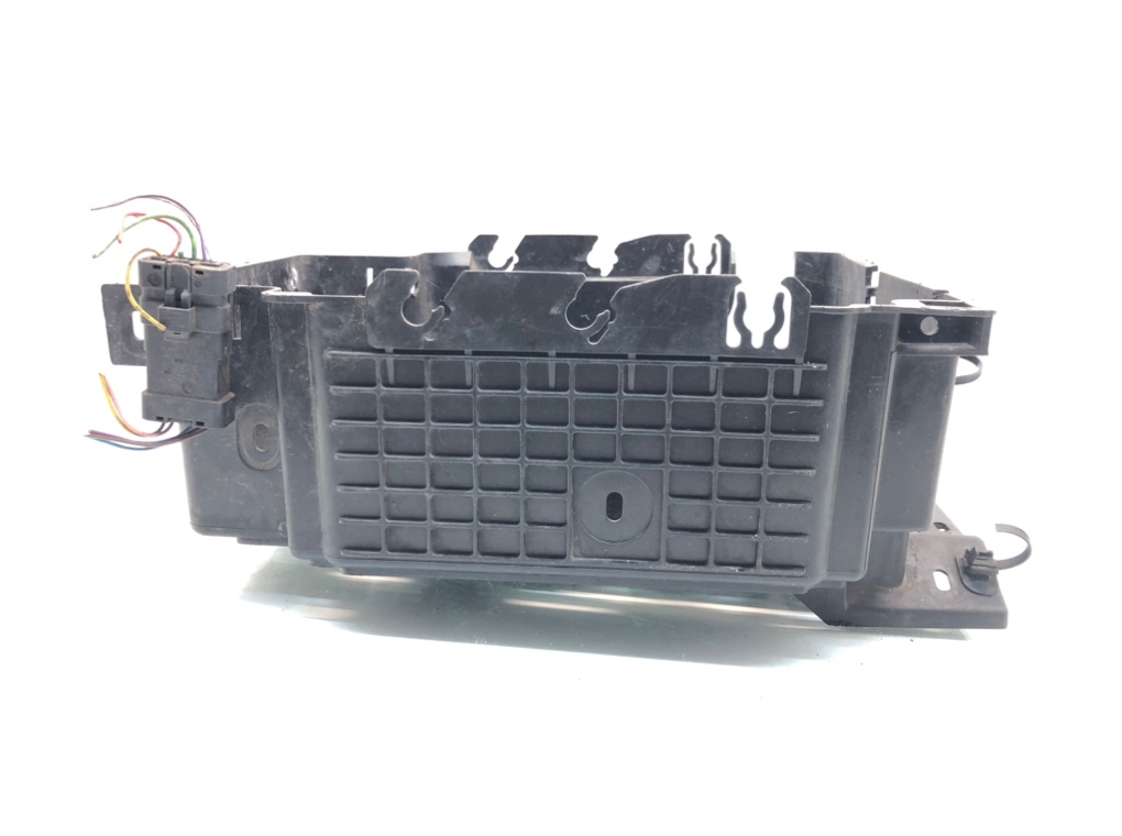 Полка аккумулятора для Citroen C3, 2009 г. 1.4 HDi дизель б/у — фото 5
