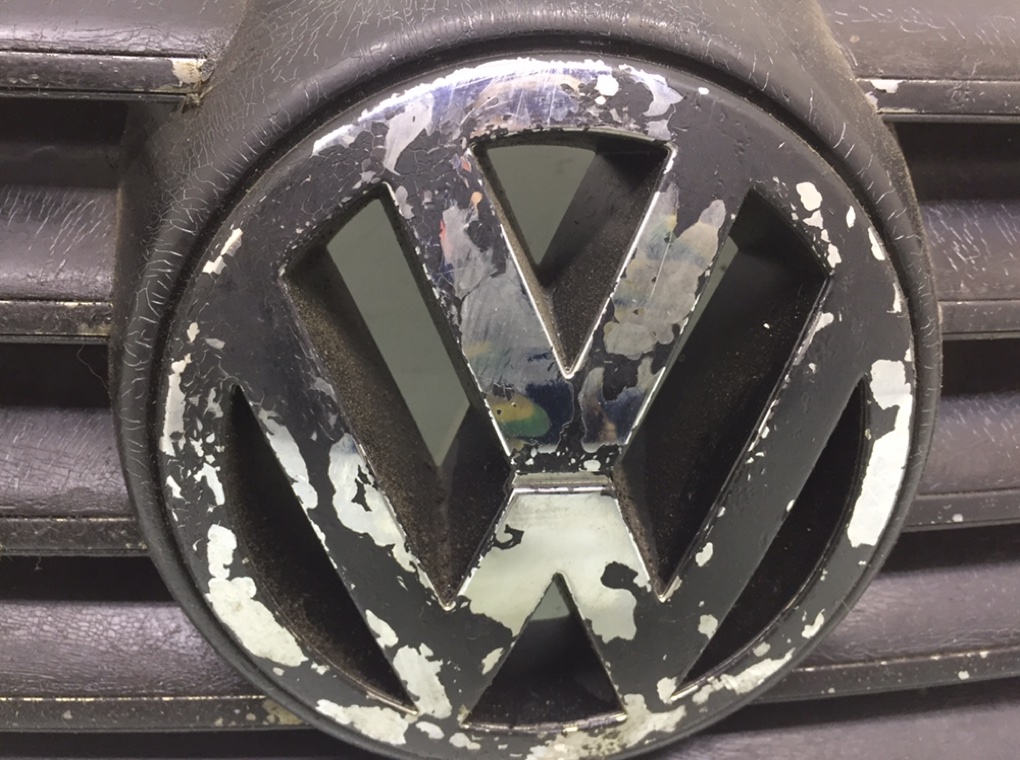 Решетка радиатора для Volkswagen Passat, 2005 г. 2.0 i бензин б/у — фото 4