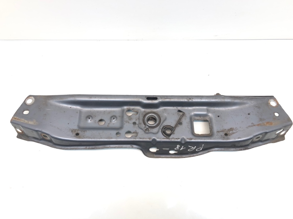 Планка под капот для Opel Astra, 2005 г. 1.2 i бензин б/у