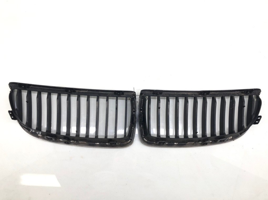 Решетка радиатора для BMW 3 E90/E91/E92/E93, 2005 г. 2.0 i бензин б/у — фото 2