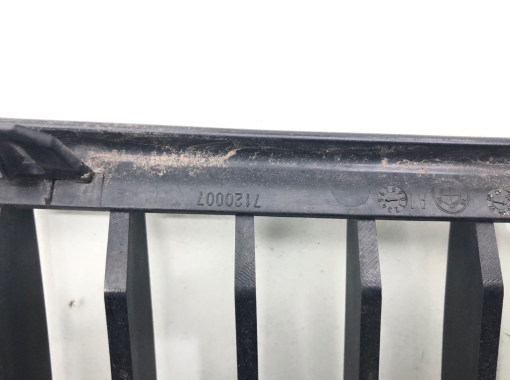 Решетка радиатора для BMW 3 E90/E91/E92/E93, 2005 г. 2.0 i бензин б/у — фото 4