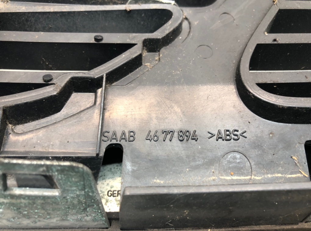 Решетка радиатора для Saab 9-3, 2002 г. 2.2 TiD дизель б/у — фото 3