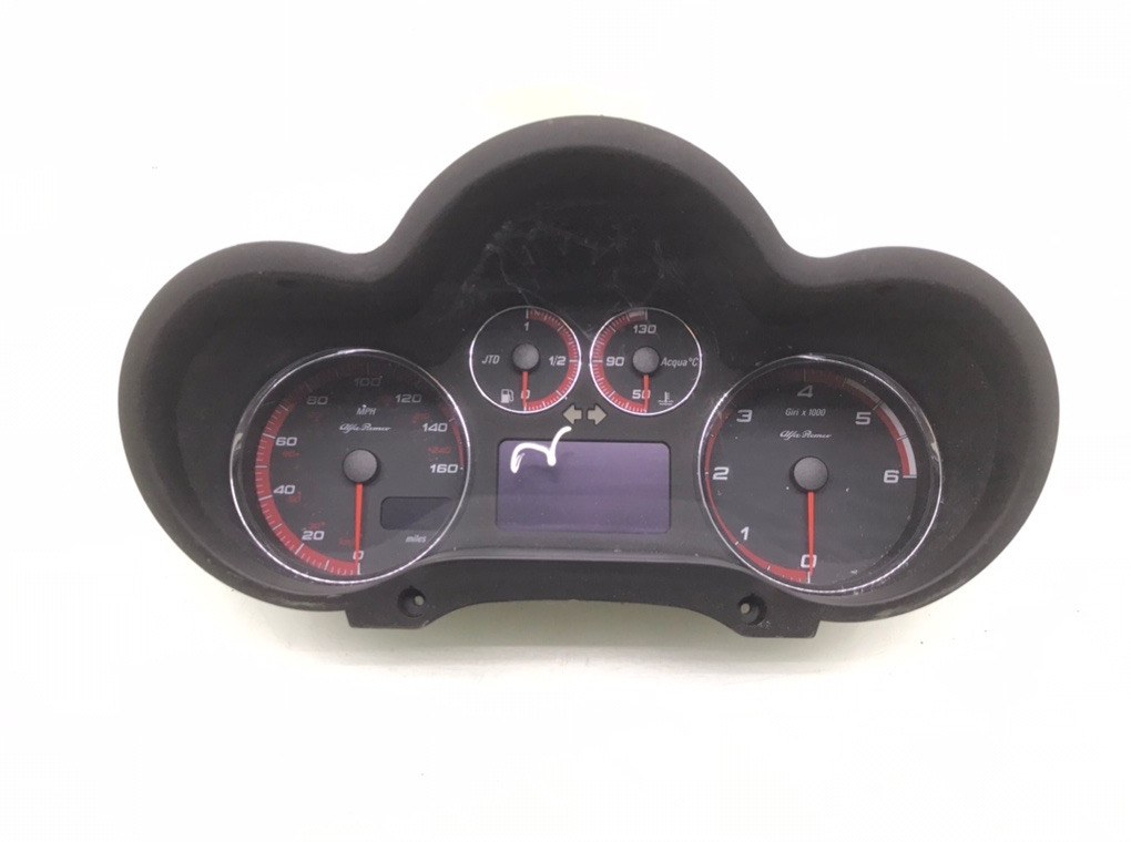 Щиток приборов (приборная панель) для Alfa Romeo GT, 2008 г. 1.9 JTD дизель б/у