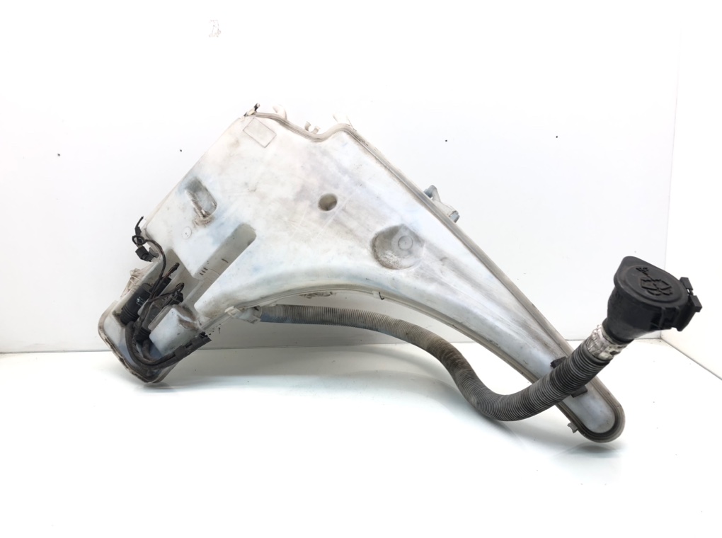 Бачок омывателя для BMW 1 E87/E81/E82/E88, 2010 г. 2.0 TD дизель б/у — фото 3