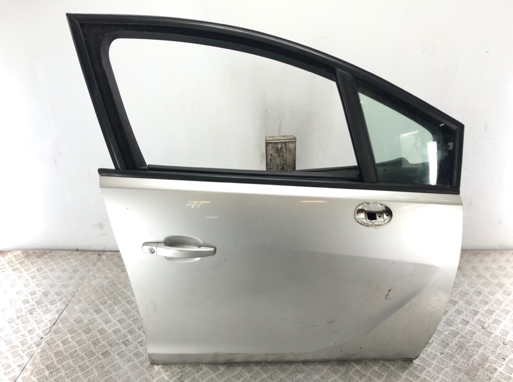Дверь передняя правая для Opel Meriva, 2010 г. 1.3 CDTi дизель б/у