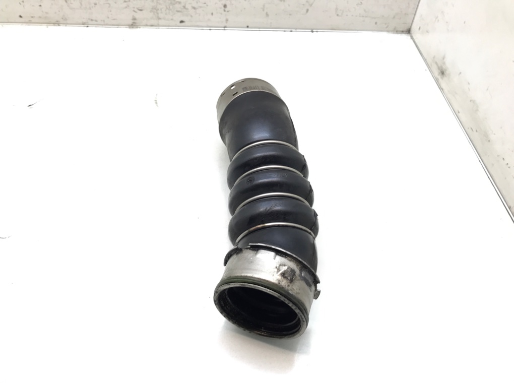 Патрубок интеркулера для BMW 1 E87/E81/E82/E88, 2007 г. 2.0 TD дизель б/у — фото 2