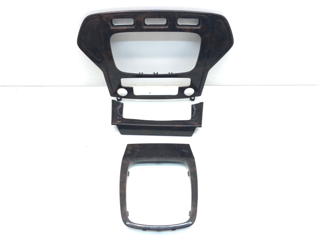 Накладка декоративная на торпедо для Ford Mondeo, 2009 г. 2.0 TDCi дизель б/у