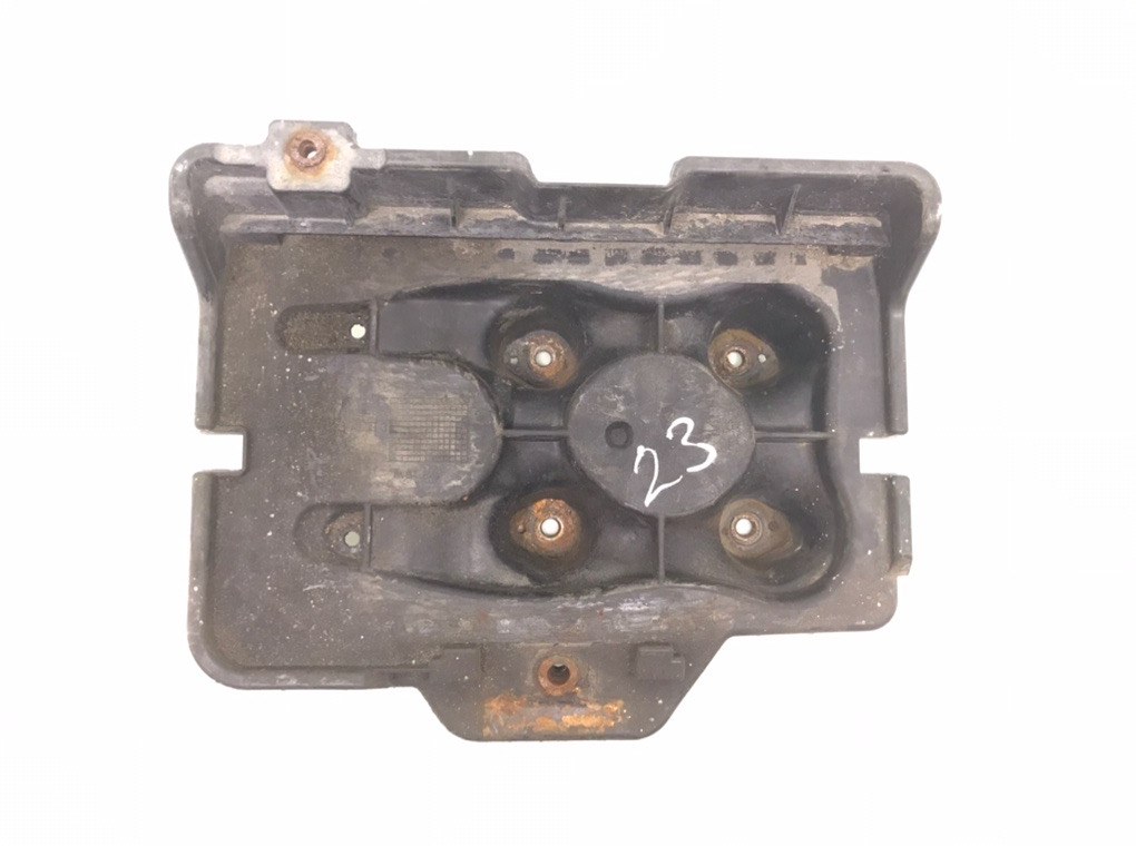 Полка аккумулятора для Volkswagen Golf, 2001 г. 1.6 i бензин б/у