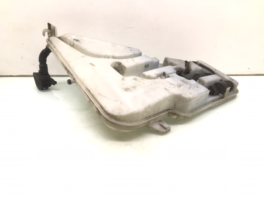 Бачок омывателя для BMW 1 F20/F21, 2012 г. 2.0 TD дизель б/у — фото 4
