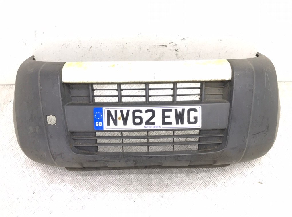 Бампер передний для Peugeot Bipper, 2012 г. 1.3 HDi дизель б/у