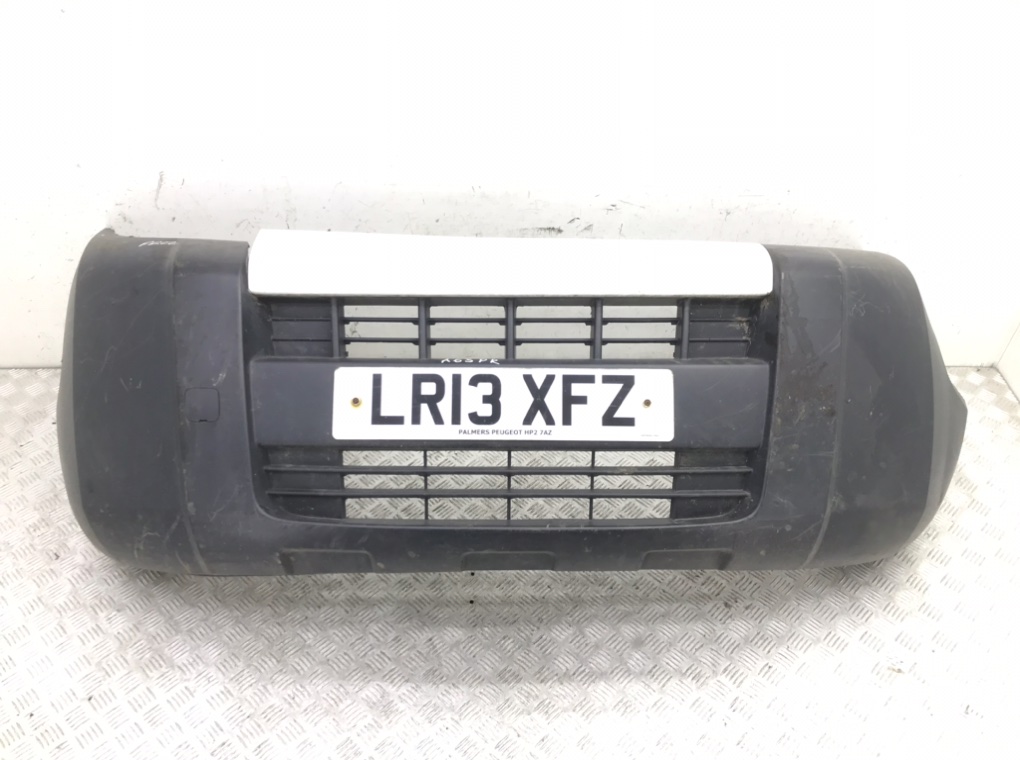 Бампер передний для Peugeot Bipper, 2013 г. 1.3 HDi дизель б/у