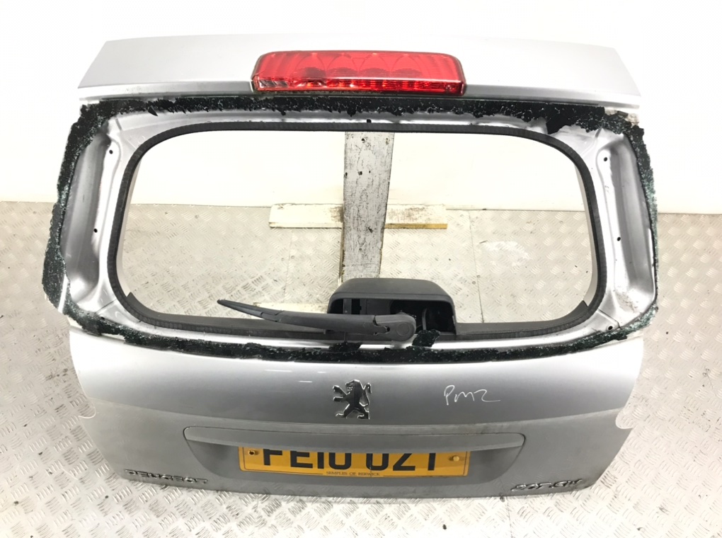 Крышка багажника для Peugeot 207, 2010 г. 1.4 i бензин б/у — фото 2