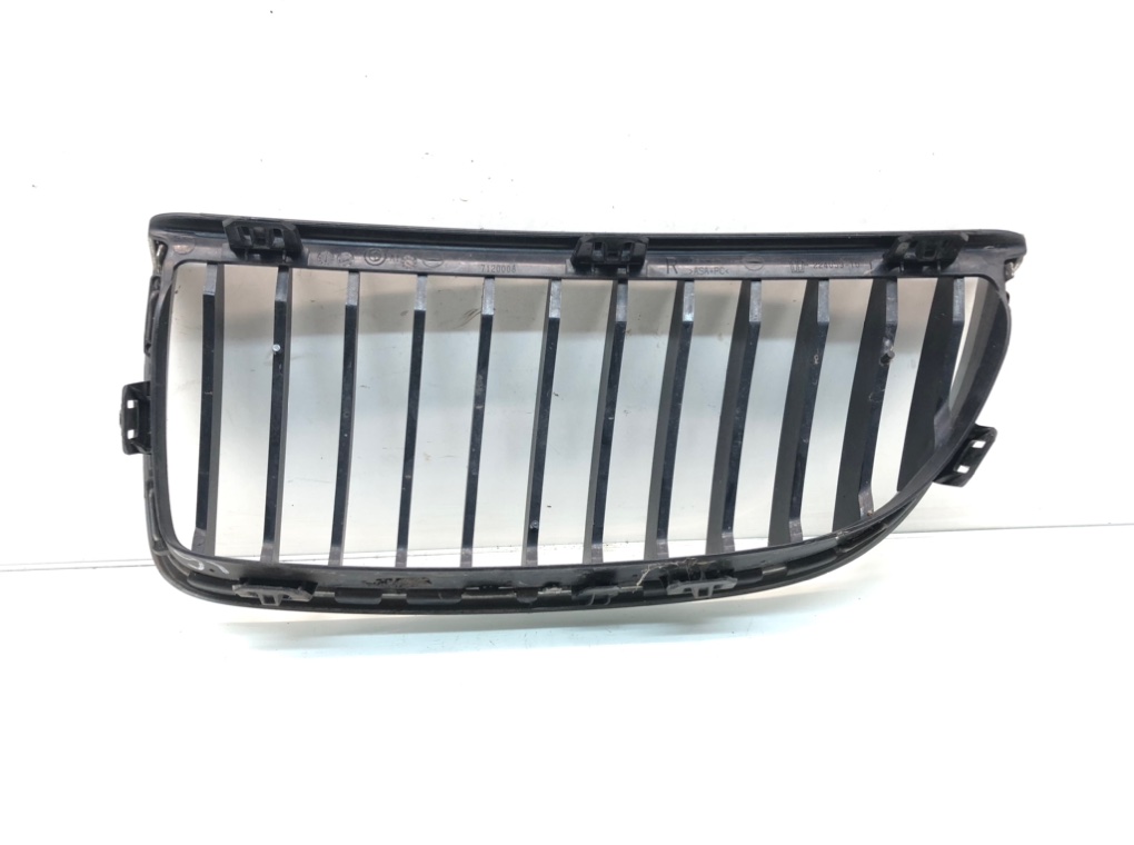 Решетка радиатора для BMW 3 E90/E91/E92/E93, 2007 г. 2.0 TD дизель б/у — фото 2