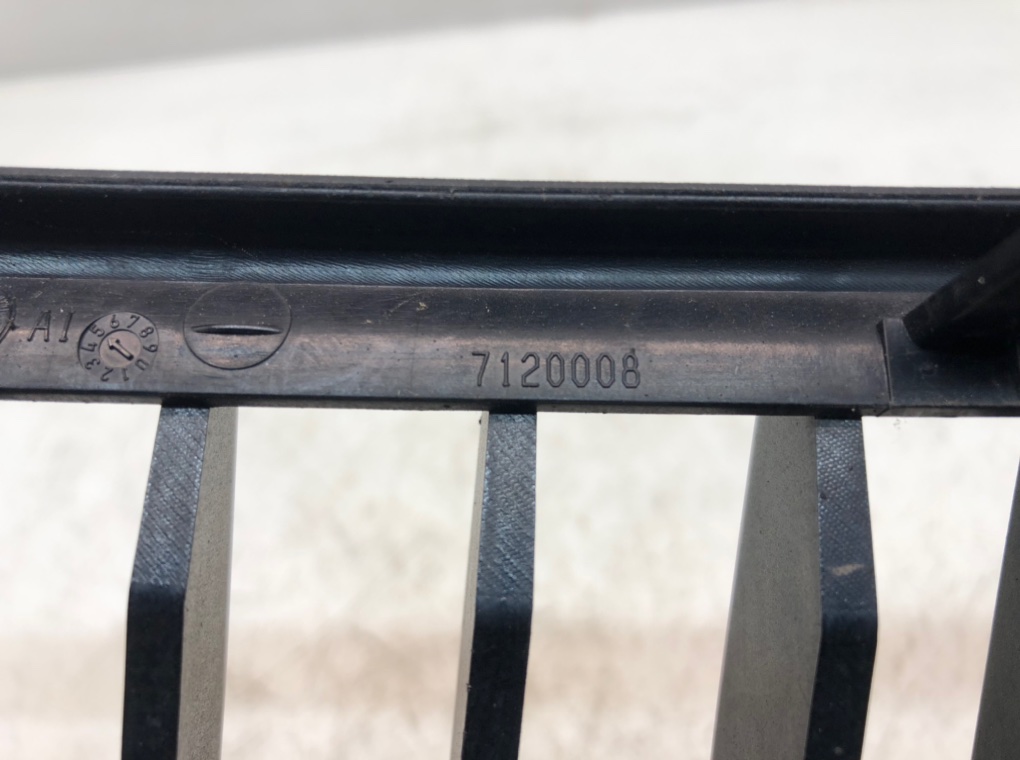 Решетка радиатора для BMW 3 E90/E91/E92/E93, 2007 г. 2.0 TD дизель б/у — фото 3