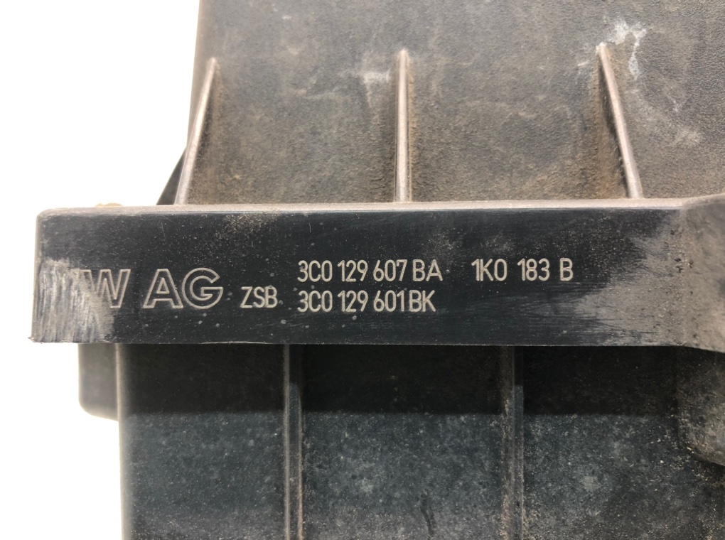 Корпус воздушного фильтра для Audi A3, 2007 г. 1.9 TDi дизель б/у — фото 7