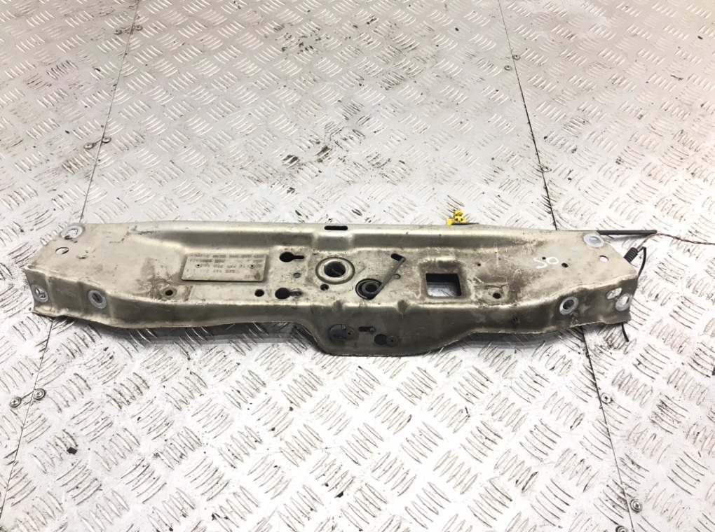 Планка под капот для Opel Zafira, 2006 г. 1.8 i бензин б/у