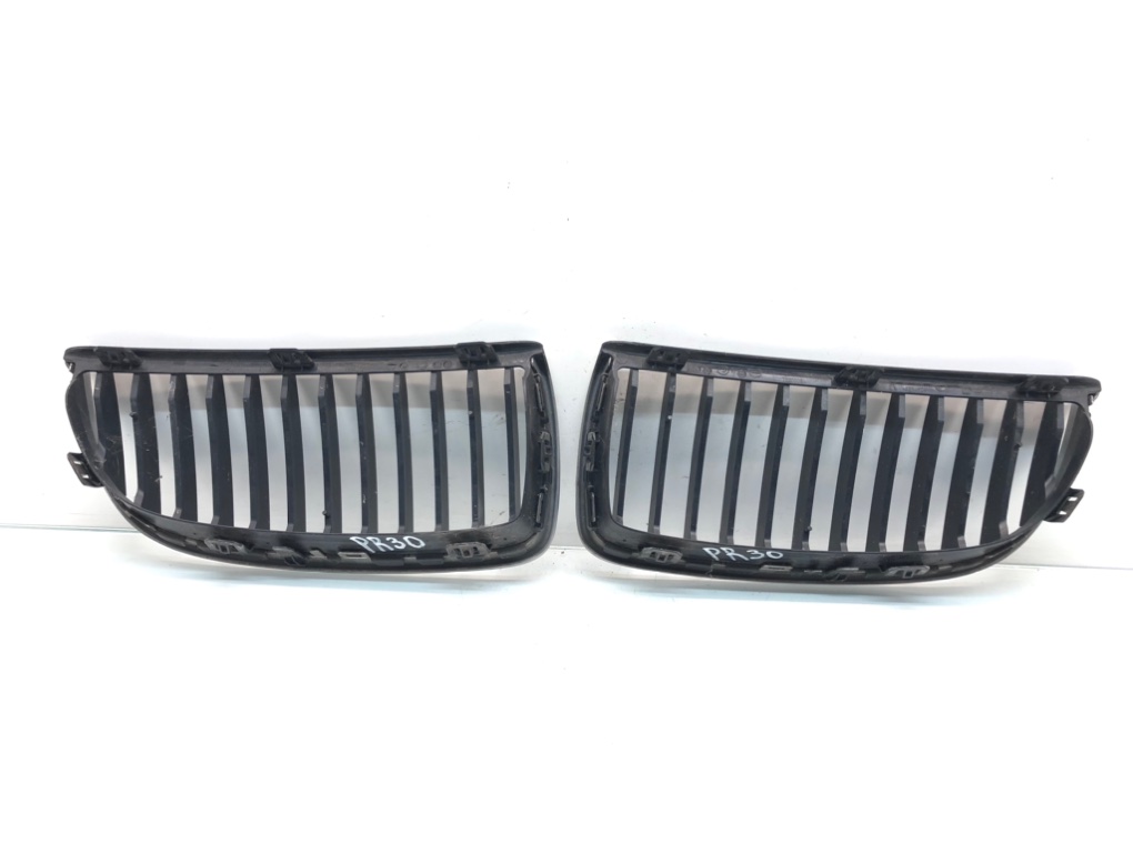 Решетка радиатора для BMW 3 E90/E91/E92/E93, 2006 г. 2.0 TD дизель б/у — фото 2