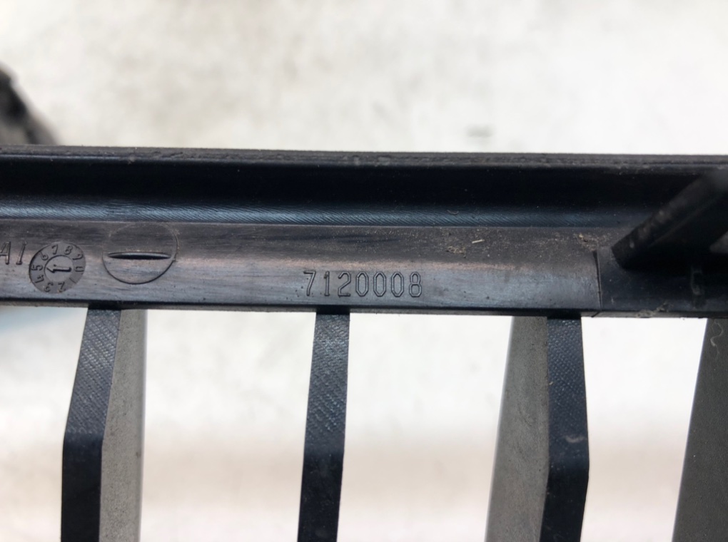 Решетка радиатора для BMW 3 E90/E91/E92/E93, 2006 г. 2.0 TD дизель б/у — фото 4