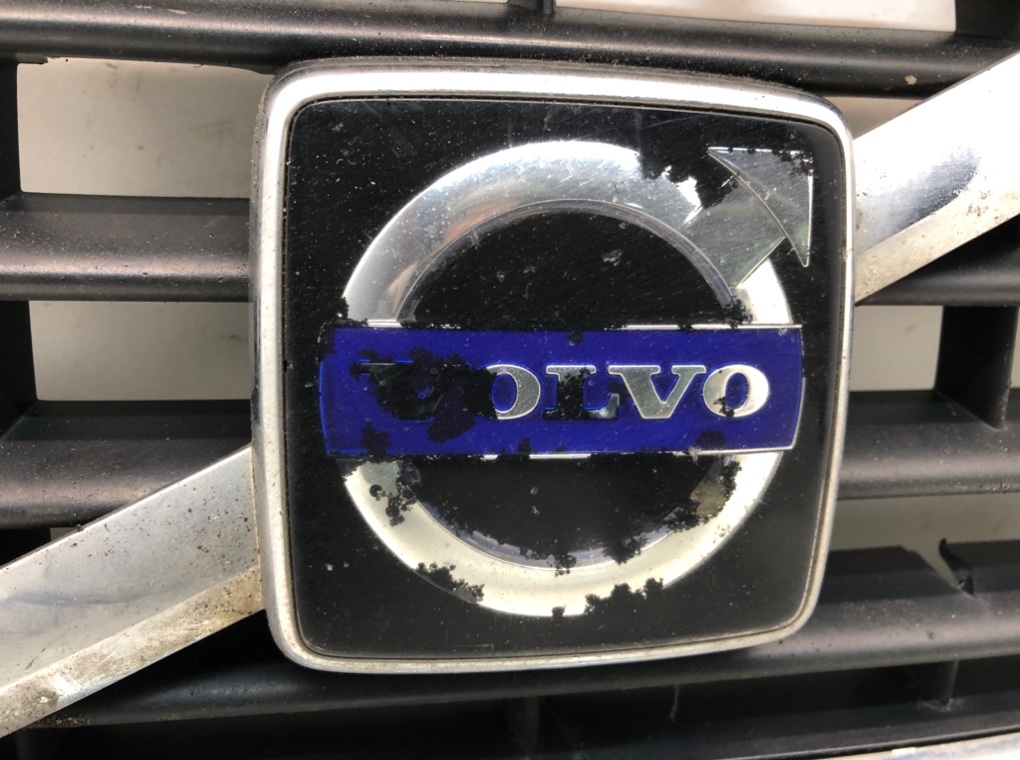 Решетка радиатора для Volvo V50, 2008 г. 2.0 TD дизель б/у — фото 3