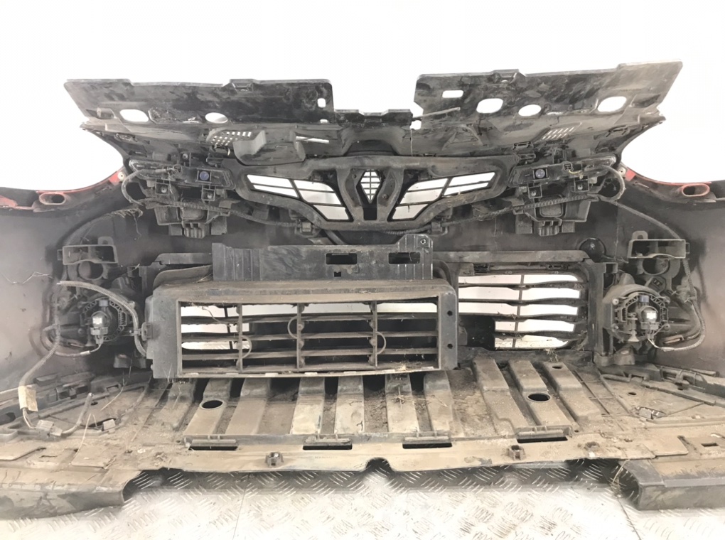 Бампер передний для Renault Clio, 2013 г. 0.9 TCE бензин б/у — фото 7