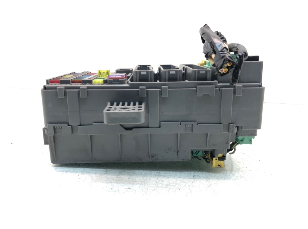 Блок предохранителей для Honda Civic, 2009 г. 2.2 i-CTDi дизель б/у — фото 2