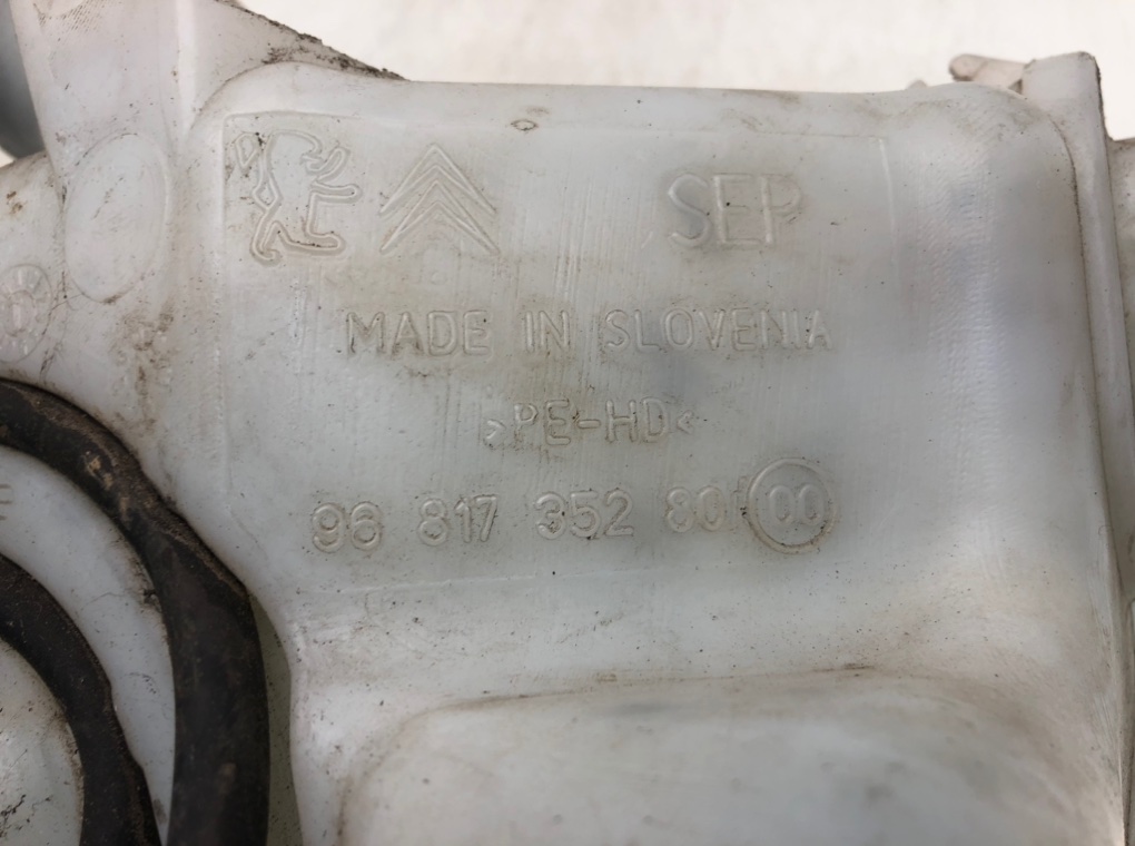 Бачок омывателя для Citroen C3 Picasso, 2011 г. 1.6 HDi дизель б/у — фото 5
