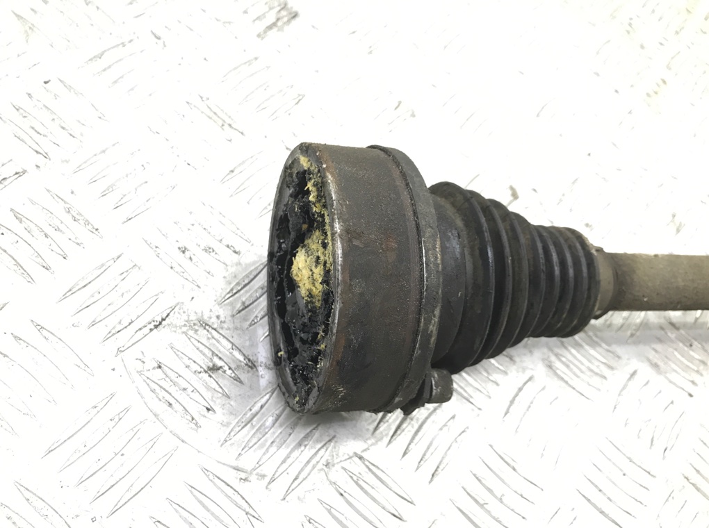 Полуось передняя левая (приводной вал, ШРУС) для Volkswagen Golf, 2006 г. 2.0 SDi дизель б/у — фото 2