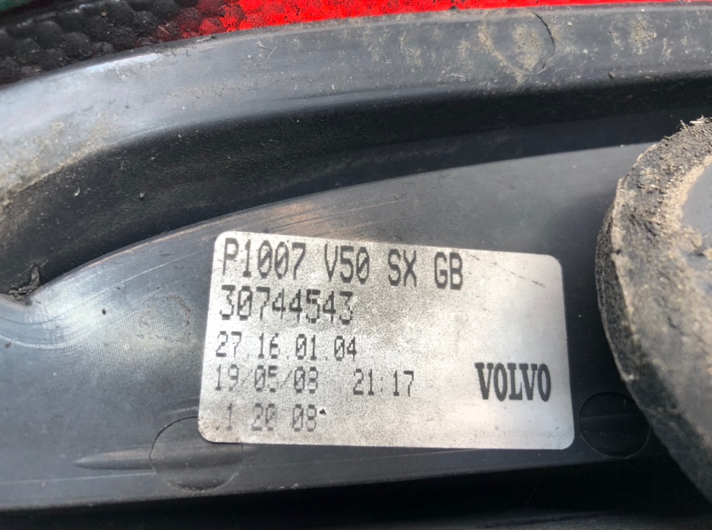 Фонарь задний левый для Volvo V50, 2008 г. 2.0 TD дизель б/у — фото 4