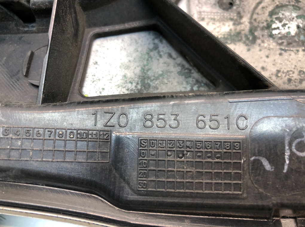 Решетка радиатора для Skoda Octavia, 2010 г. 1.6 TDi дизель б/у — фото 4