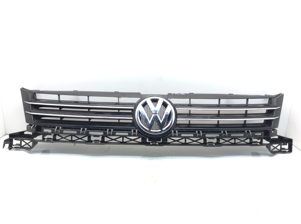 Решетка радиатора для Volkswagen Touran, 2010 г. дизель б/у