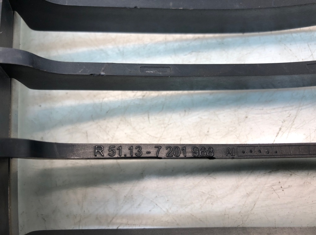 Решетка радиатора для BMW 3 E90/E91/E92/E93, 2010 г. 2.0 TD дизель б/у — фото 6