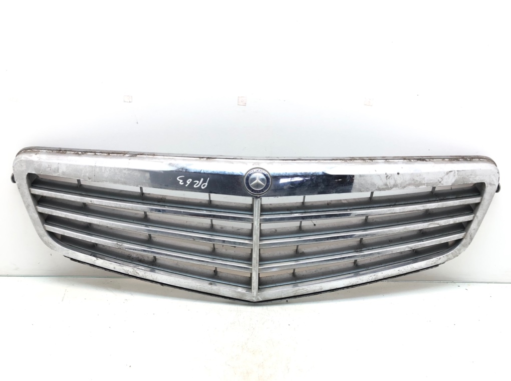 Решетка радиатора для Mercedes C W204, 2009 г. 2.2 CDi дизель б/у
