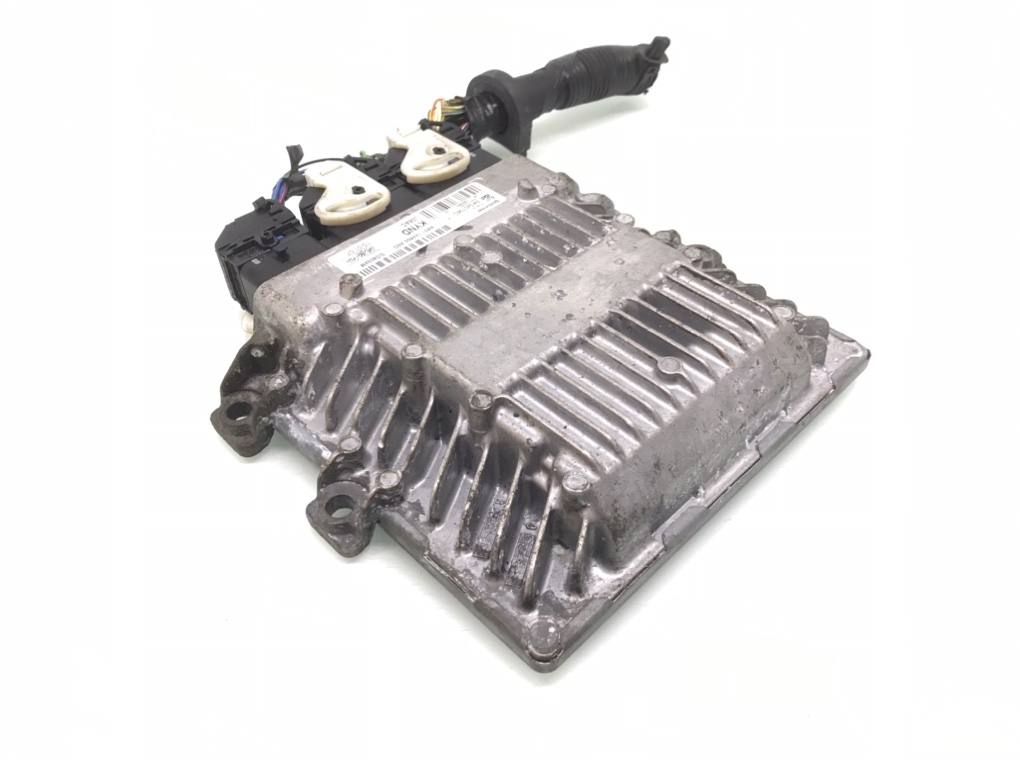 Блок управления двигателем для Ford Focus, 2010 г. 2.0 TDCi дизель б/у