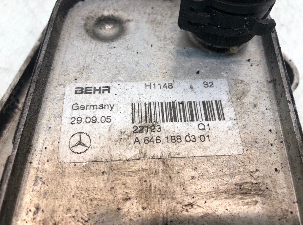 Радиатор масляный для Mercedes C W203, 2005 г. 2.2 CDi дизель б/у — фото 7