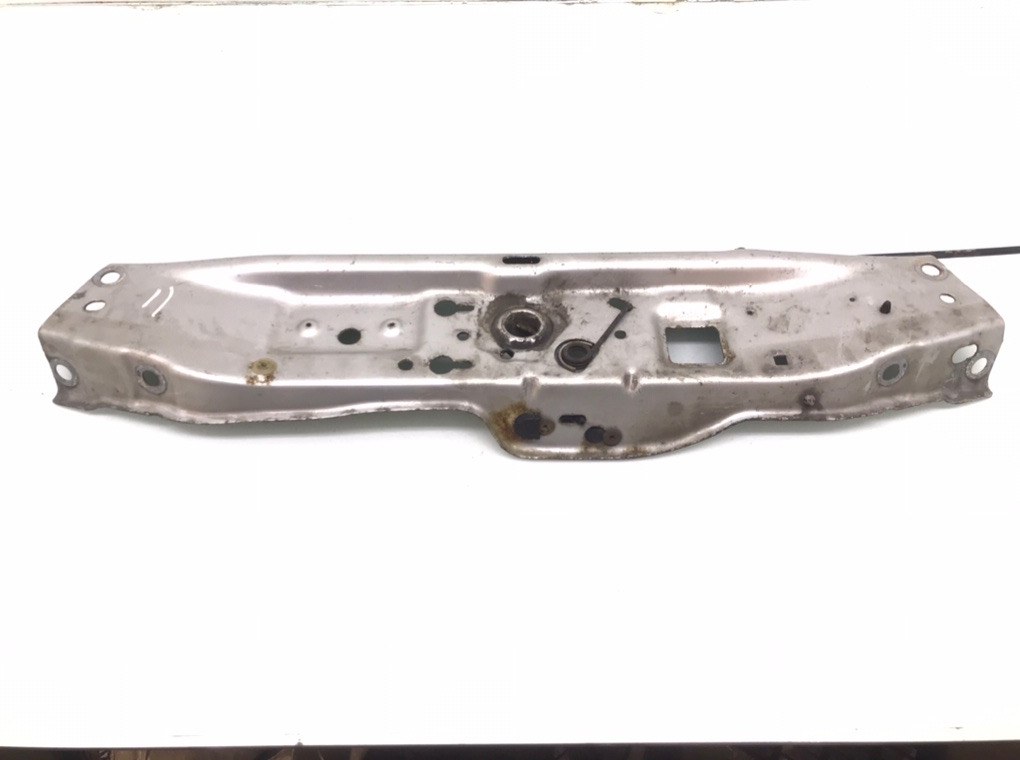 Планка под капот для Opel Astra, 2008 г. 1.4 i бензин б/у
