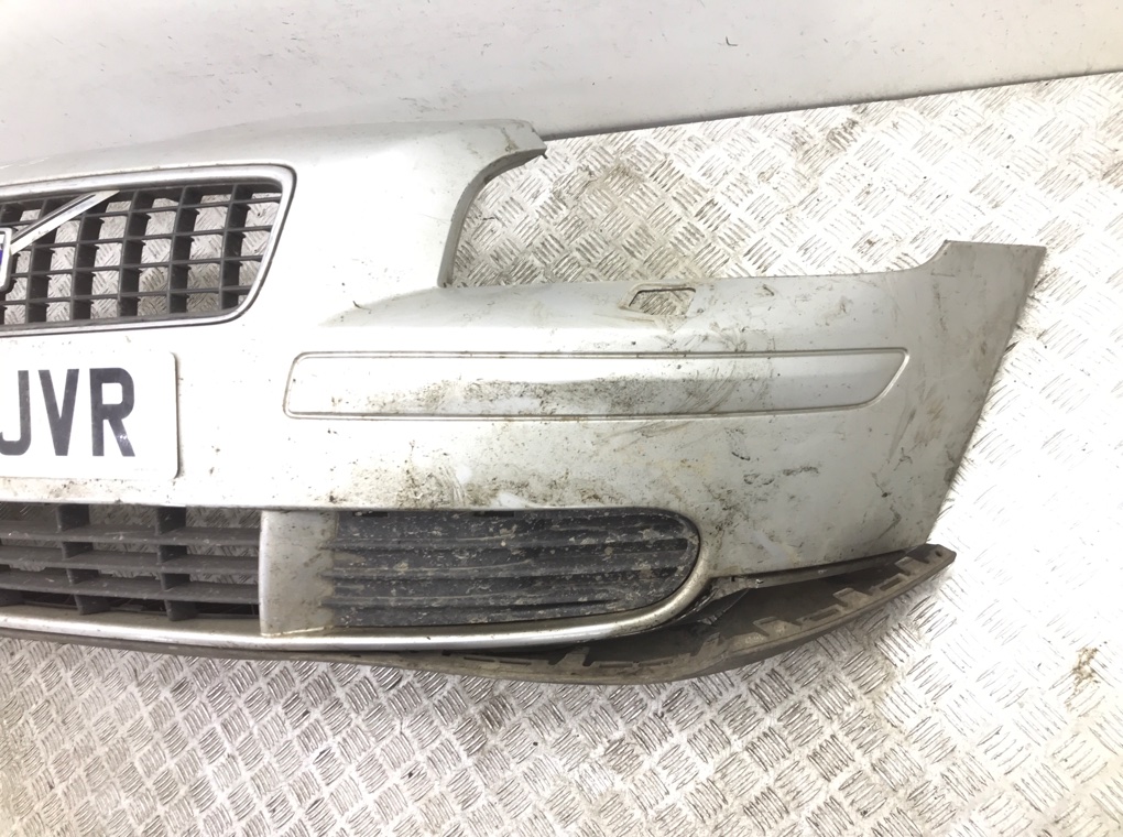 Бампер передний для Volvo S40, 2006 г. 2.0 TD дизель б/у — фото 4