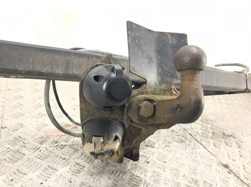 Прицепное устройство (фаркоп) для Volkswagen Passat, 2006 г. 2.0 TDi дизель б/у — фото 3