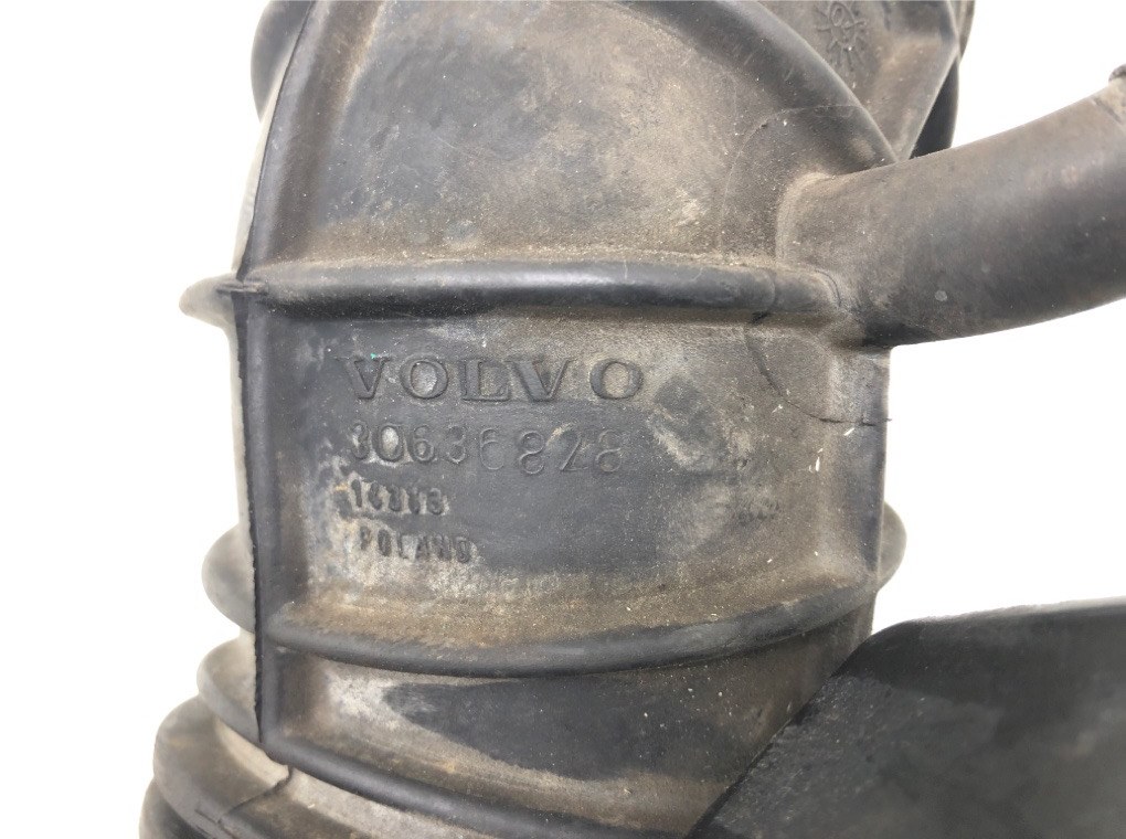 Патрубок воздушного фильтра для Volvo V70, 2003 г. 2.4 i бензин б/у — фото 6