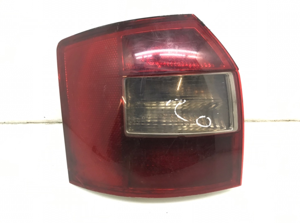 Фонарь задний левый для Audi A4, 2004 г. 1.9 TDi дизель б/у