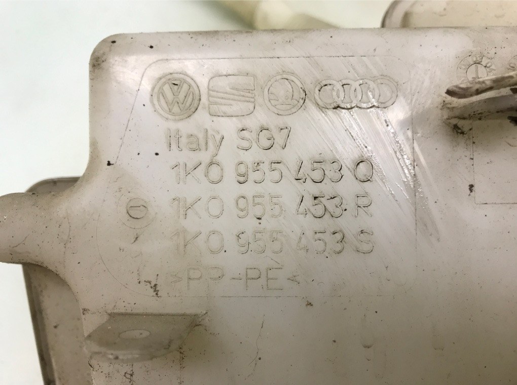 Бачок омывателя для Audi A3, 2006 г. 2.0 TFSI бензин б/у — фото 5