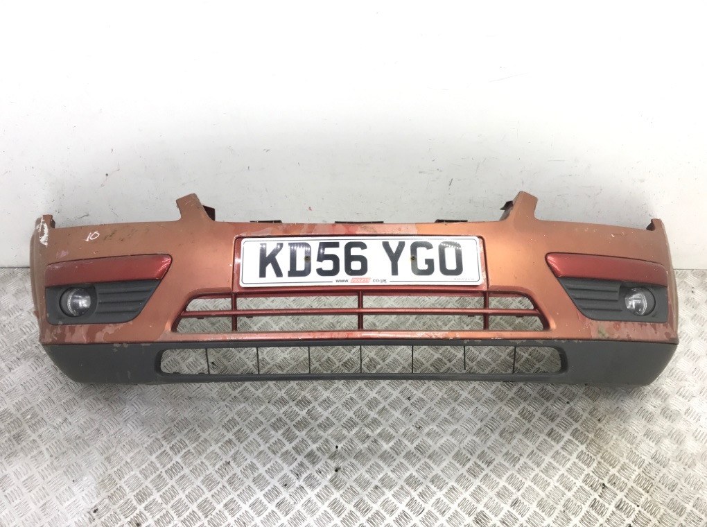 Бампер передний для Ford Focus, 2006 г. 1.6 i бензин б/у