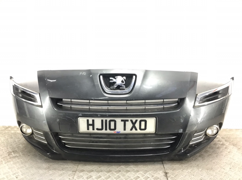 Бампер передний для Peugeot 5008, 2010 г. 1.6 HDi дизель б/у