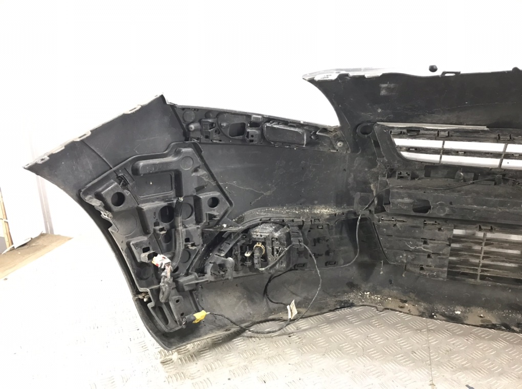 Бампер передний для Peugeot 5008, 2010 г. 1.6 HDi дизель б/у — фото 5