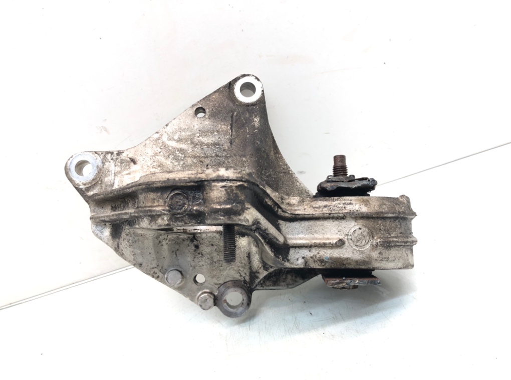 Кронштейн полуоси для Peugeot 206, 2001 г. 2.0 HDi дизель б/у
