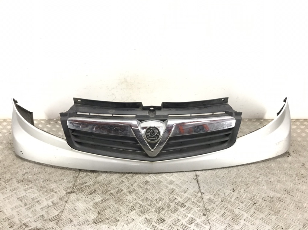 Решетка радиатора для Opel Vivaro, 2010 г. 2.0 CDTi дизель б/у