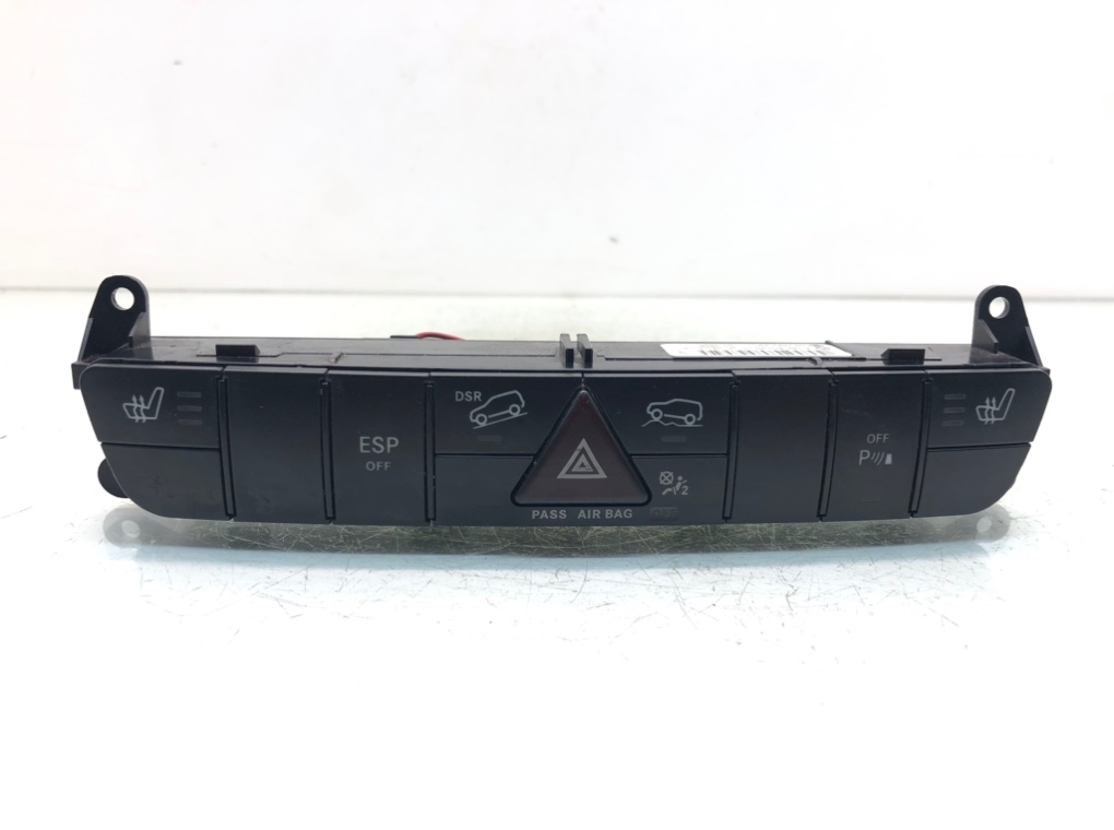 Кнопка аварийной сигнализации для Mercedes ML W164, 2007 г. 4.0 CDi дизель б/у
