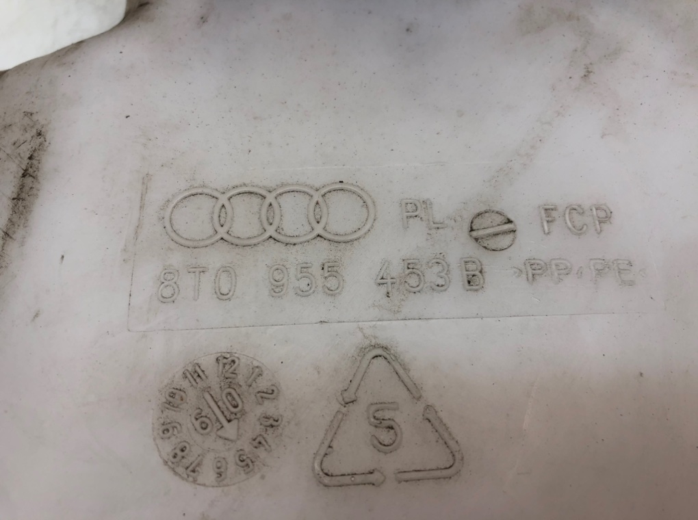 Бачок омывателя для Audi A4, 2009 г. 2.0 TDi дизель б/у — фото 6